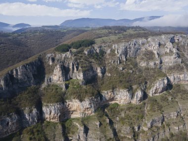 Iskar Nehri ve Boğazı 'ndaki Lakatnik Kayaları' nın hava manzarası, Balkan Dağları, Bulgaristan