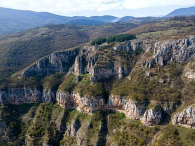 Iskar Nehri ve Boğazı 'ndaki Lakatnik Kayaları' nın hava manzarası, Balkan Dağları, Bulgaristan
