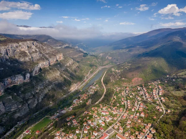 Vista Aérea Lakatnik Rocks Rio Iskar Gorge Montanhas Balcânicas Bulgária — Fotografia de Stock