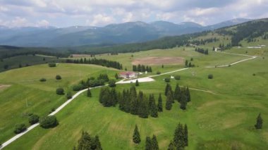 Bulgaristan 'ın Belmeken Barajı yakınlarındaki Rila dağının şaşırtıcı hava manzarası