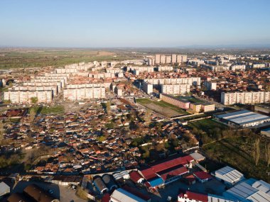 Bulgaristan 'ın Filibe kentindeki Stolipinovo gettosunun günbatımı hava manzarası