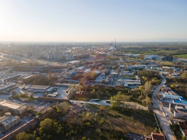 Bulgaristan 'ın Filibe kentindeki Stolipinovo gettosunun günbatımı hava manzarası