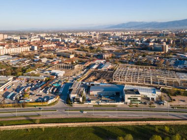 Bulgaristan 'ın Filibe kentindeki Stolipinovo gettosunun günbatımı hava manzarası