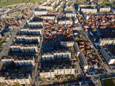 Bulgaristan 'ın Filibe kentindeki Stolipinovo gettosunun günbatımı hava manzarası