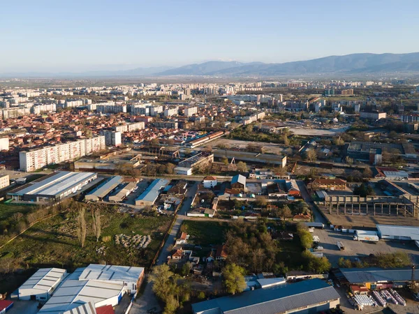 Bulgaristan 'ın Filibe kentindeki Stolipinovo gettosunun günbatımı hava manzarası