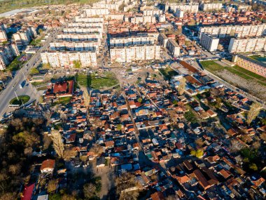 Bulgaristan 'ın Filibe kentindeki Stolipinovo gettosunun günbatımı hava manzarası
