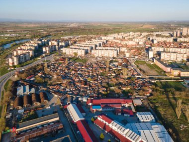 Bulgaristan 'ın Filibe kentindeki Stolipinovo gettosunun günbatımı hava manzarası