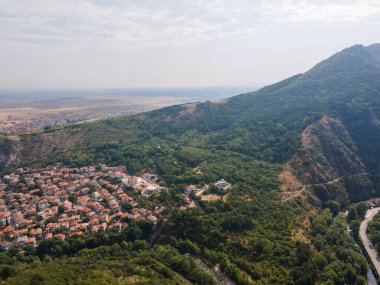 Bulgaristan 'ın Filibe Bölgesi Asenovgrad kentinin hava manzaralı kenti