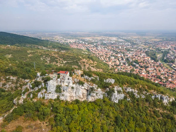 Bulgaristan 'ın Filibe Bölgesi Asenovgrad kentinin hava manzaralı kenti