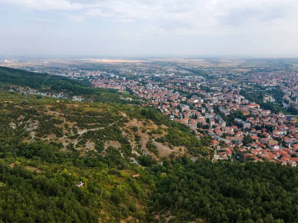 Bulgaristan 'ın Filibe Bölgesi Asenovgrad kentinin hava manzaralı kenti