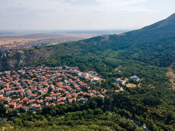 Bulgaristan 'ın Filibe Bölgesi Asenovgrad kentinin hava manzaralı kenti