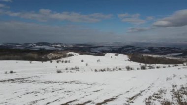 Lyulin Dağı 'nın kar kaplı havadan görünüşü, Sofya Şehir Bölgesi, Bulgaristan