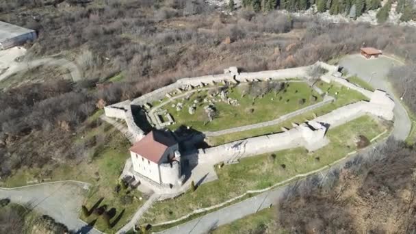 Vue Aérienne Des Ruines Ancienne Forteresse Byzantine Peristera Dans Ville — Video