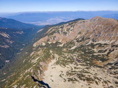 Bulgaristan 'ın Polezhan Tepesi yakınlarındaki Pirin Dağı' nın şaşırtıcı hava manzarası