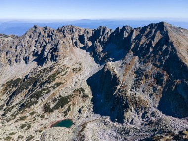 Bulgaristan 'ın Polezhan Tepesi yakınlarındaki Pirin Dağı' nın şaşırtıcı hava manzarası