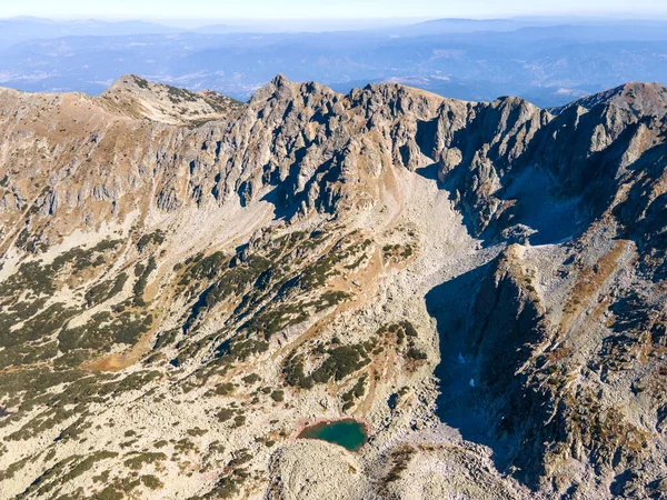 Hämmästyttävä Ilmakuva Pirin Mountain Lähellä Polezhan Peak Bulgaria — kuvapankkivalokuva