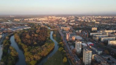 Bulgaristan 'ın Filibe kenti Maritsa nehri ve panoramasının şaşırtıcı hava manzarası 