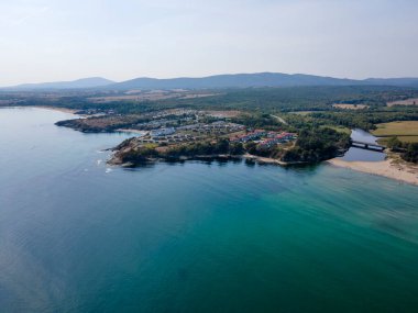 Bulgaristan 'ın Burgaz Bölgesi' ndeki Kiten kasabasının Güney Sahili 'nin şaşırtıcı hava manzarası