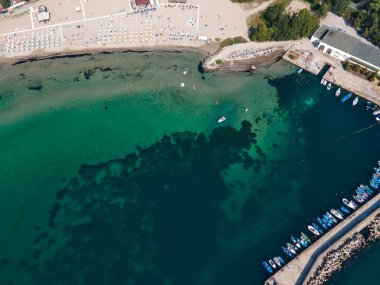 Bulgaristan 'ın Burgaz Bölgesi' ndeki Kiten kasabasının Güney Sahili 'nin şaşırtıcı hava manzarası