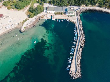 Bulgaristan 'ın Burgaz Bölgesi' ndeki Kiten kasabasının Güney Sahili 'nin şaşırtıcı hava manzarası