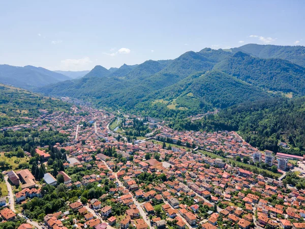 Bulgaristan 'ın Balkan Dağları, Lovech bölgesindeki Teteven kasabasının hava manzarası