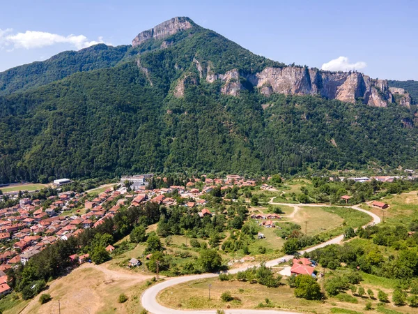 Bulgaristan Balkan Dağları Lovech Bölgesindeki Teteven Kasabasının Hava Manzarası — Stok fotoğraf