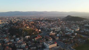 Bulgaristan 'ın Filibe kenti Maritsa nehri ve panoramasının şaşırtıcı hava manzarası 