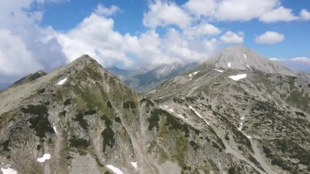 保加利亚穆拉托夫峰附近皮林山惊人的空中景观 — 图库视频影像