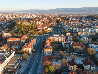 Bulgaristan 'ın Filibe kenti Maritsa nehri ve panoramasının şaşırtıcı hava manzarası