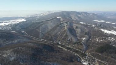 Bulgaristan 'ın Sofya kenti Boyana İlçesi yakınlarındaki Vitosha Dağı' nın hava kışı manzarası