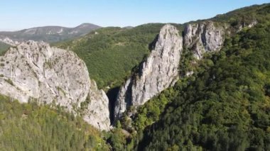 Bulgaristan 'ın Tran kenti yakınlarındaki Erma Nehri Boğazı' nın hava manzarası