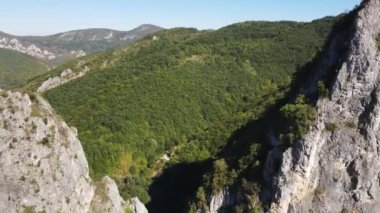 Bulgaristan 'ın Tran kenti yakınlarındaki Erma Nehri Boğazı' nın hava manzarası