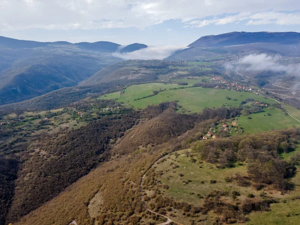 Bulgaristan 'ın Balkan Dağları' nın Milanovo köyü yakınlarındaki Iskar Nehri Boğazı 'nın hava manzarası