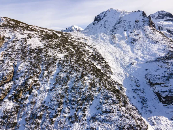 Bulgaristan 'ın Malyovitsa zirvesi yakınlarındaki Rila Dağı' nın şaşırtıcı kış manzarası