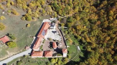 Bulgaristan 'ın Pernik Bölgesi, St. Kozma ve Damyan Ortaçağ Tsarnogorski (Gigintsi) manastırının hava manzarası