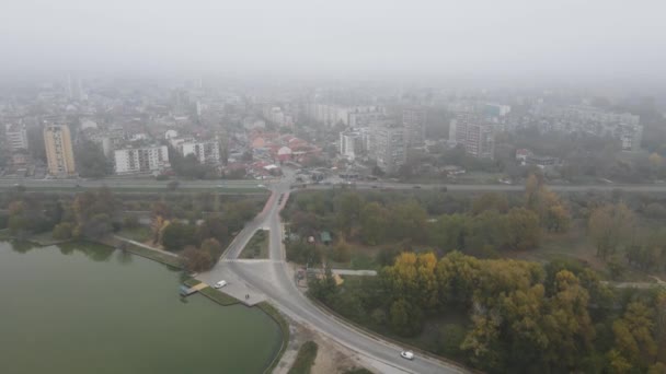 Úžasný Letecký Pohled Město Pazardzhik Pokryté Mlhou Bulharsko — Stock video