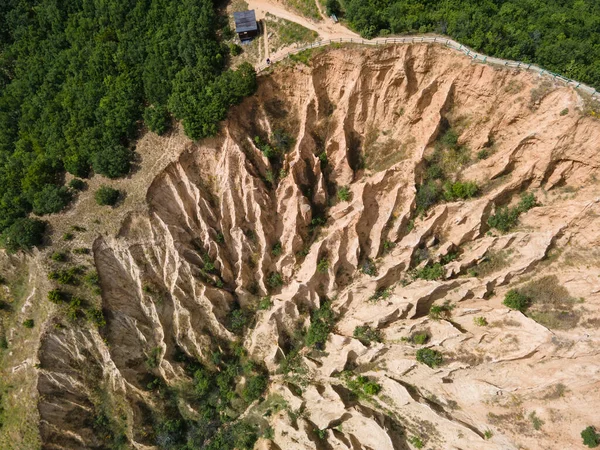 Kaya oluşumunun şaşırtıcı hava manzarası Stob piramitleri, Rila Dağı, Kyustendil bölgesi, Bulgaristan