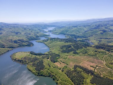 Topolnitsa Reservoir, Sredna Gora Dağı, Bulgaristan 'ın yay manzarası