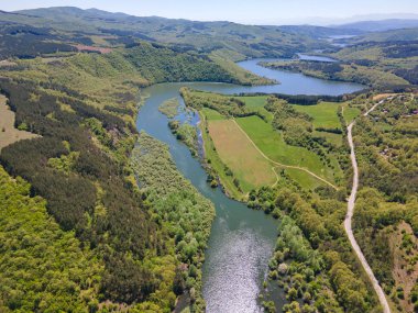Topolnitsa Reservoir, Sredna Gora Dağı, Bulgaristan 'ın yay manzarası