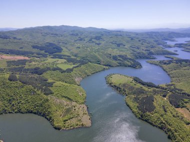Topolnitsa Reservoir, Sredna Gora Dağı, Bulgaristan 'ın yay manzarası
