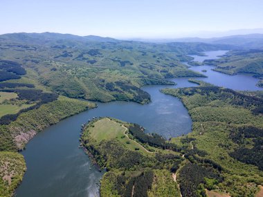 Topolnitsa Reservoir, Sredna Gora Dağı, Bulgaristan 'ın yay manzarası