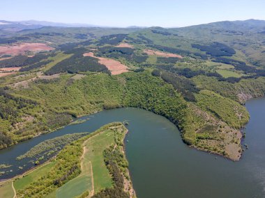 Topolnitsa Reservoir, Sredna Gora Dağı, Bulgaristan 'ın yay manzarası