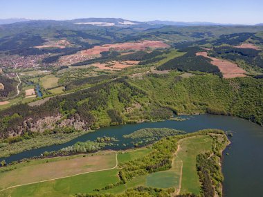 Topolnitsa Reservoir, Sredna Gora Dağı, Bulgaristan 'ın yay manzarası