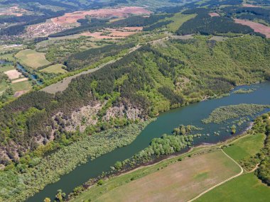 Topolnitsa Reservoir, Sredna Gora Dağı, Bulgaristan 'ın yay manzarası