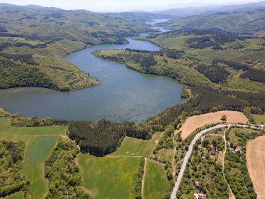 Topolnitsa Reservoir, Sredna Gora Dağı, Bulgaristan 'ın yay manzarası