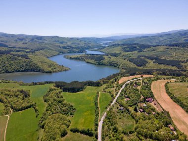 Topolnitsa Reservoir, Sredna Gora Dağı, Bulgaristan 'ın yay manzarası