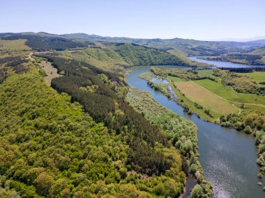 Topolnitsa Reservoir, Sredna Gora Dağı, Bulgaristan 'ın yay manzarası