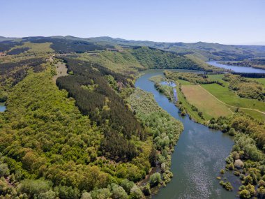 Topolnitsa Reservoir, Sredna Gora Dağı, Bulgaristan 'ın yay manzarası