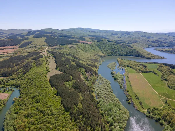 Topolnitsa Reservoir, Sredna Gora Dağı, Bulgaristan 'ın yay manzarası