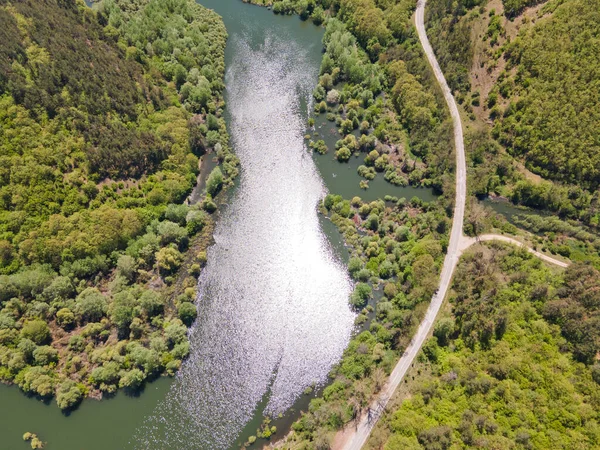Topolnitsa Reservoir, Sredna Gora Dağı, Bulgaristan 'ın yay manzarası